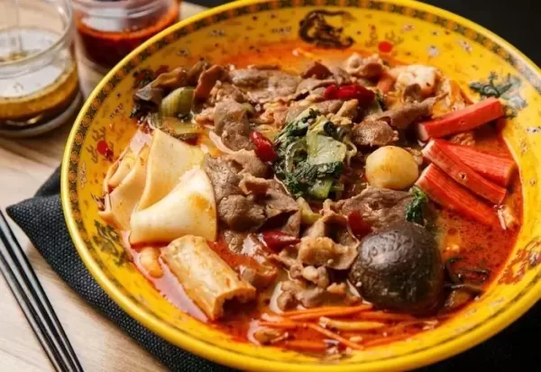 마라탕서 벌레 나왔다 누리꾼 주장에 업체 측 영업방해 하려는 악성리뷰, 법적조치 할 것