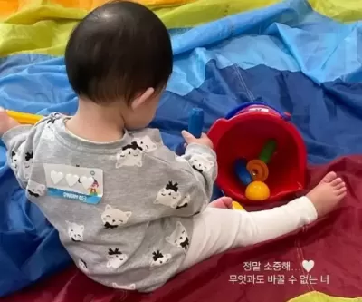 이승기♥이다인 부부, 딸 근황 공개… 앙증맞은 뒤태·볼살 눈길