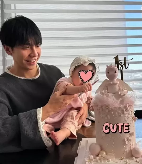 이승기♥이다인 부부, 딸 근황 공개… 앙증맞은 뒤태·볼살 눈길