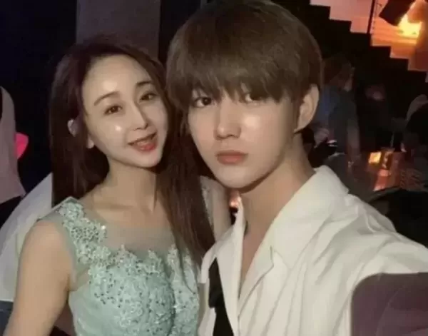 함소원, 진화와 베트남서 재회... 딸 졸업식 참석하러 와줬다