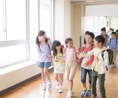 친구들과 생일날 10만원씩 주고받는 아이... 모아서 아이폰 산대요 초5 딸아이 아빠의 고민