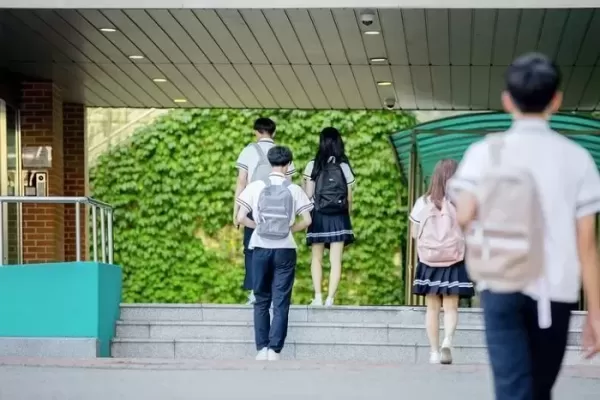 대학로 100년 지킨 명문 중·고등학교, 학생 없어 학구열 높은 강남으로 옮긴다