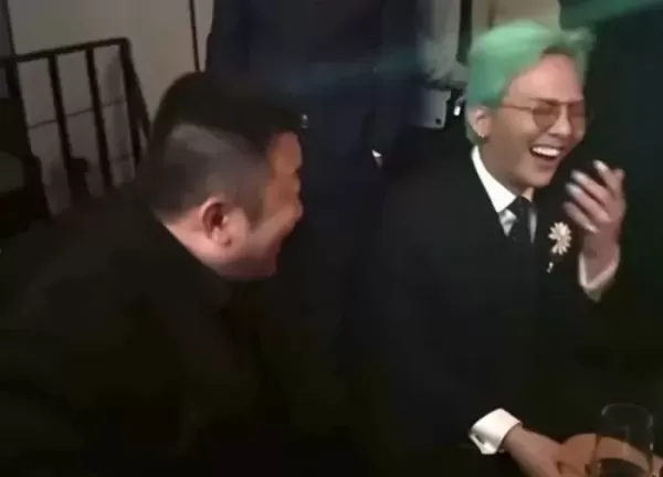 주얼리 행사에서 포착된 지드래곤, 마동석과 꽁냥꽁냥하다가 빵 터진 사연