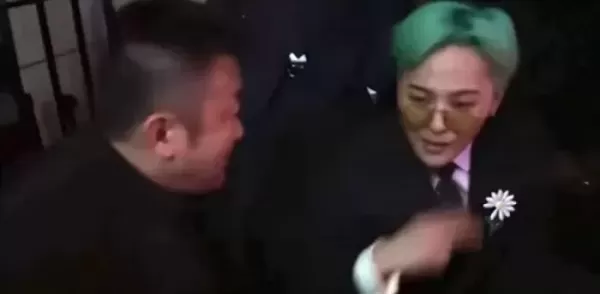 주얼리 행사에서 포착된 지드래곤, 마동석과 꽁냥꽁냥하다가 빵 터진 사연