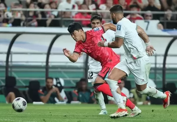 황희찬, 강력하지 않다는 평가 받아... EPL 최악의 선수 9위