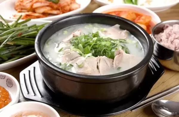 예산의 한 국밥집서 포착된 반찬 재사용... 사장에 항의했더니 돌아온 황당한 답변