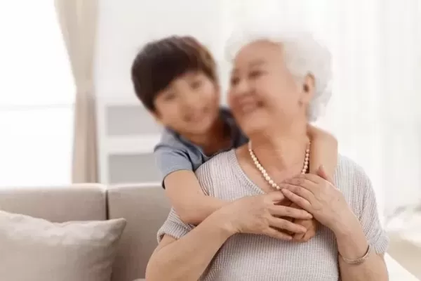 손자랑 놀이기구 타다가 넘어진 70대 할머니... 배상금 104억 탔다
