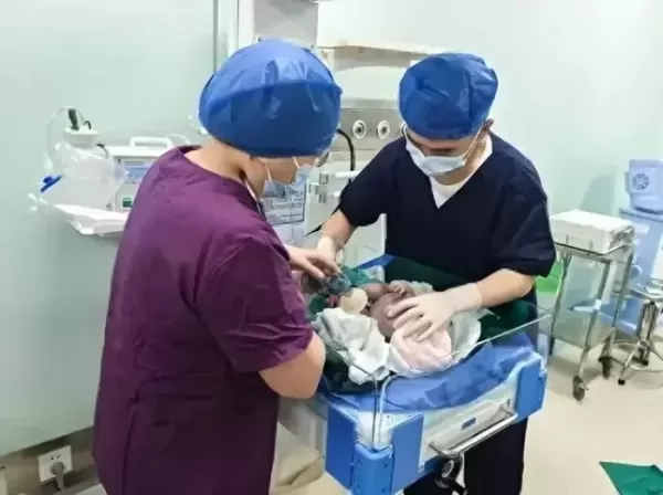 손주 볼 나이에 아들 출산한 64세 엄마... 최고령 산모 기록 세워
