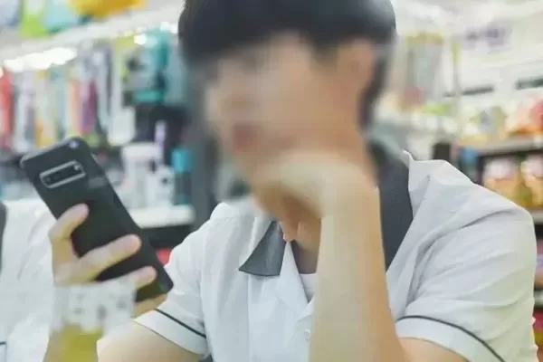 지갑에 손대고 부모에 욕설하는 중학생 아들... 이럴거면 딩크족으로 살 걸
