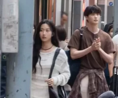 아이유 연인 이종석, 문가영과 서초동 커플샷 포착