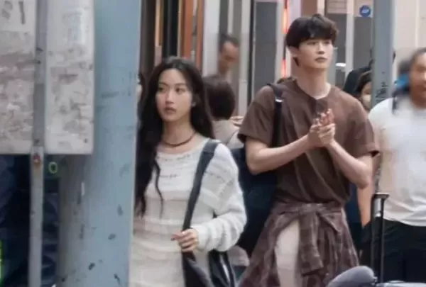 아이유 연인 이종석, 문가영과 서초동 커플샷 포착
