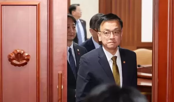최상목 대행 측 헌재 결정 존중... 마은혁 임명 여부는 아직