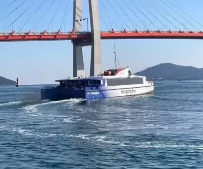 한강 가로지르는 한강버스 2척 여의도 도착... 배타로 출근하세요