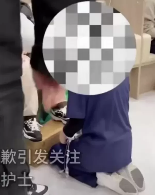 주삿바늘 빼다 피 보이자 무릎 꿇려... 환자들 갑질에 무방비로 노출된 중국 간호사들의 근무환경