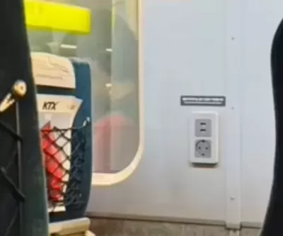 KTX 객실 충전용 콘센트 논란... 공용으로 써야 vs 좌석 예매자가 써야
