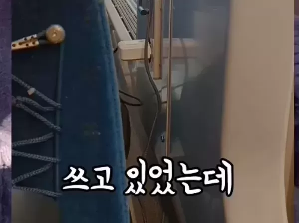 KTX 객실 충전용 콘센트 논란... 공용으로 써야 vs 좌석 예매자가 써야