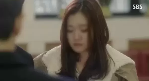 스무살 때 전여친과 혼인신고했다는 남친의 뒤늦은 고백에 패닉 온 여성의 사연