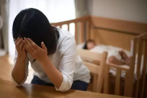 1살 아기에게 성인용 감기약 먹여 퇴원 늦춘 엄마... 독박육아 지쳐
