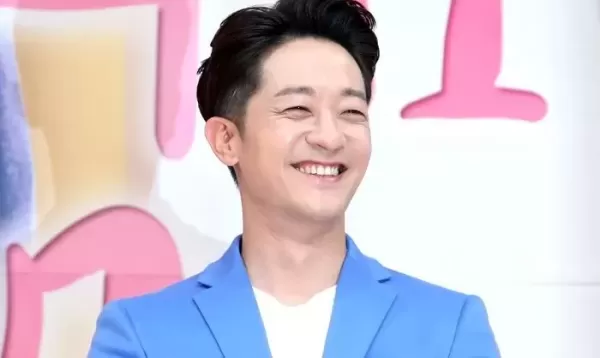 알렉스, 뒤늦게 파경 알려져... 9살 연하 아내와 협의이혼