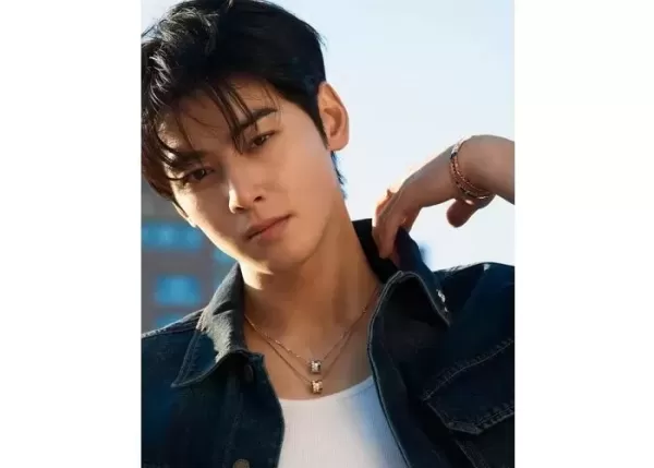 아이유♥차은우, 설레는 조합... 화보 찍으랬더니 청춘멜로 케미 보여줘