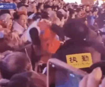 축제서 관람객 공격한 중국 휴머노이드 로봇 (영상)