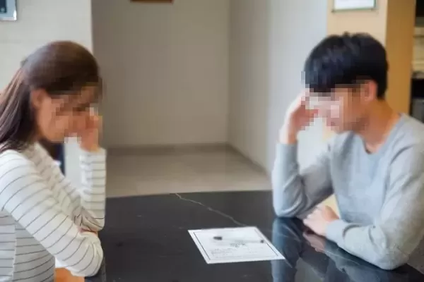 시댁에서 출산 재촉해 첫째 3살, 쌍둥이 둘째 18개월 됐는데... 남편이  돈 벌어오라네요