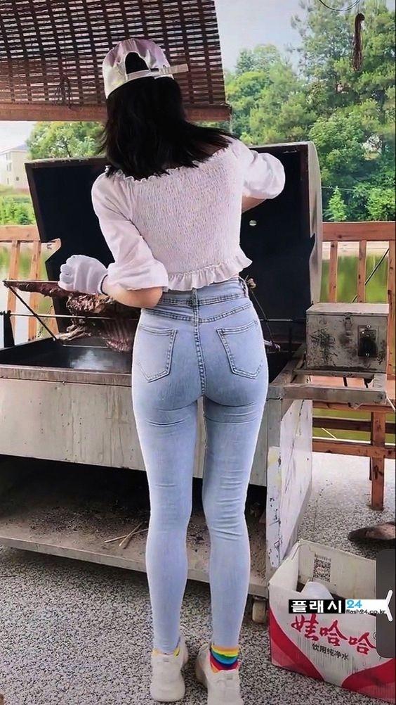 청바지 뒤태는 못참지