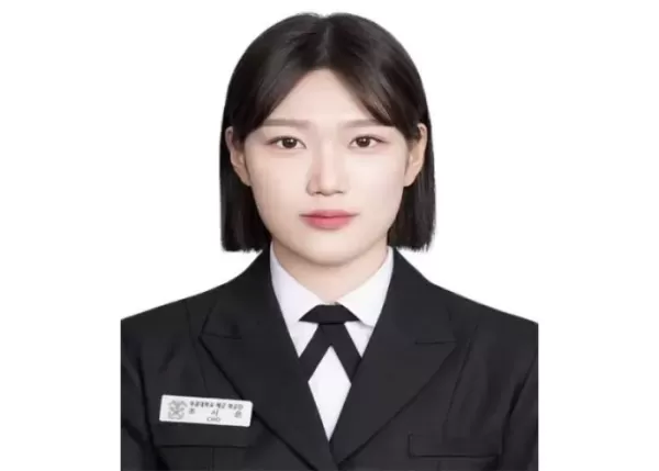 아빠가 지킨 조국의 바다 수호할 것...  제2연평해전 영웅 딸, 해군 소위로 임관