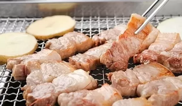 삼겹살데이 앞두고 대형마트 자존심 건 삼겹살 할인 대전쟁 벌어졌다