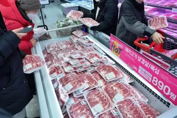 삼겹살데이 앞두고 대형마트 자존심 건 삼겹살 할인 대전쟁 벌어졌다