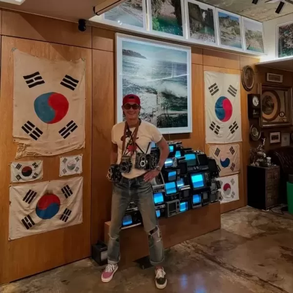 3·1절 맞아 직접 모은 태극기 공개하며 뜨거운 애국심 드러낸 배정남