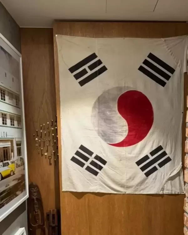 3·1절 맞아 직접 모은 태극기 공개하며 뜨거운 애국심 드러낸 배정남