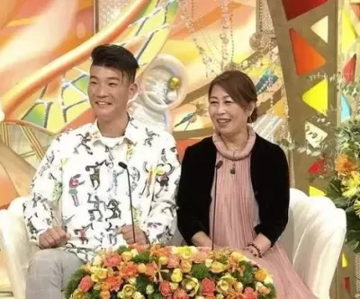 참관수업 온 초교 동창 엄마에게 반했다... 21세 나이차 극복하고 결혼해 매일 부부관계