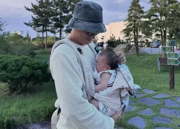 이지훈♥아야네 생후 9개월 딸, 원인불명 질환에 응급실행