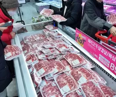 오늘을 3월 3일 삼삼데이... 데형마트 초저가 삼겹살 전쟁에 700원대 삼겹살 등장