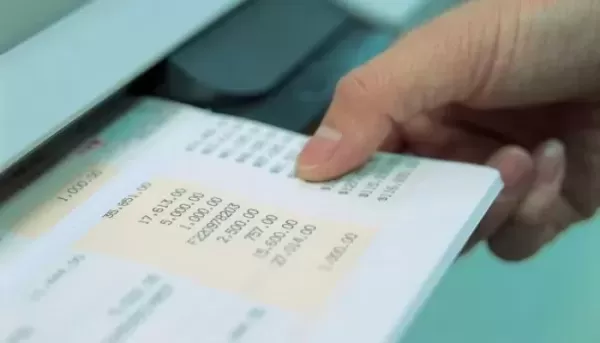 제 통장에 11경 8503조원이 들어왔습니다... 역대급 실수 저지른 은행원