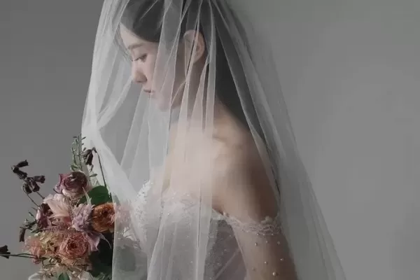 남보라, 예비신랑 함께 찍은 웨딩 사진 공개... 5월의 신부 된다