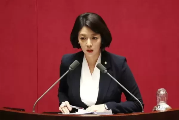 돌로 배현진 습격했던 중학생... 징역 1년에 집행유예 2년 확정