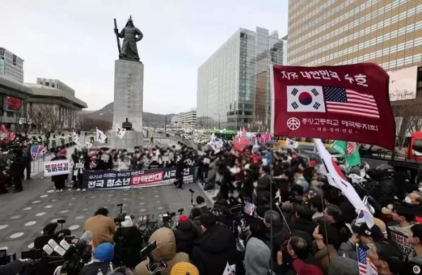尹대통령님, 이제는 10대가 지키겠다... 청소년 80명 탄핵반대 시국선언