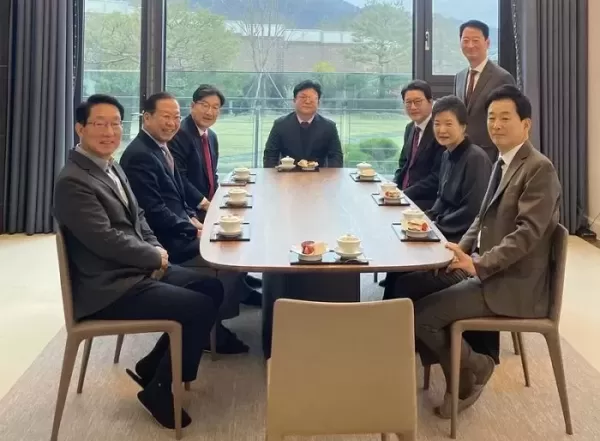 박근혜 전 대통령 尹 구치소 수감, 마음 무거워... 집권당 대표 지나친 개인행동 자제해야