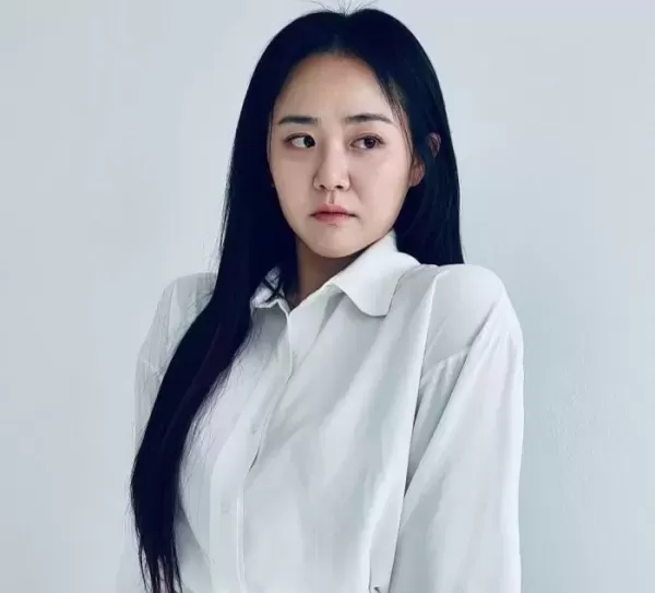 희소병 완치됐다는 문근영, 셀프 메이크업 사진 공개하며 근황 전했다