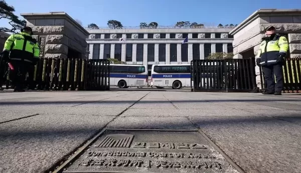 경찰 尹 탄핵심판 선고일에 유사시 삼단봉·캡사이신 사용할 것