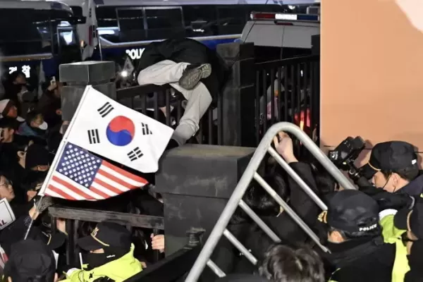 경찰 尹 탄핵심판 선고일에 유사시 삼단봉·캡사이신 사용할 것