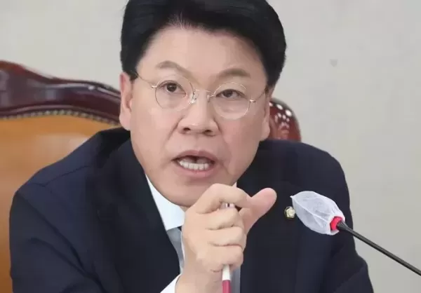 성폭행 혐의로 피소된 장제원, 이런 결정 내렸다
