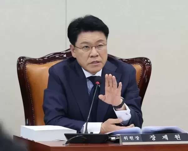성폭행 혐의로 피소된 장제원, 이런 결정 내렸다