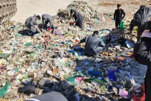 아들 병원비 2600만원 실수로 버린 아빠... 환경미화원들 쓰레기 24톤 뒤져 1828만원 찾아줬다