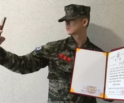 해병대 입대 그리, 모범해병 상장 받았다... 군 생활 완벽 적응 근황 공개