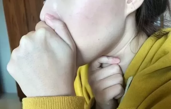 대만 이비인후과 전문의 걸쭉하고 더러운 가래, 안 뱉고 삼켜도 좋다 주장