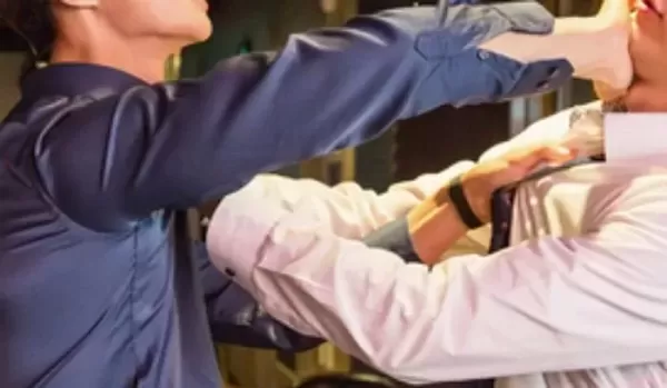 중국인들한테 돈 뜯겼다... 경찰 신고한 30대 남성이 다음 날 자택서 긴급 체포된 이유