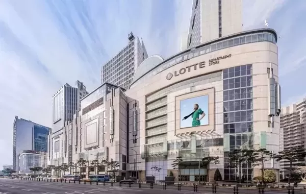 롯데백화점, 남직원 자동 육아휴직 3개월 확대... 대기업 최초
